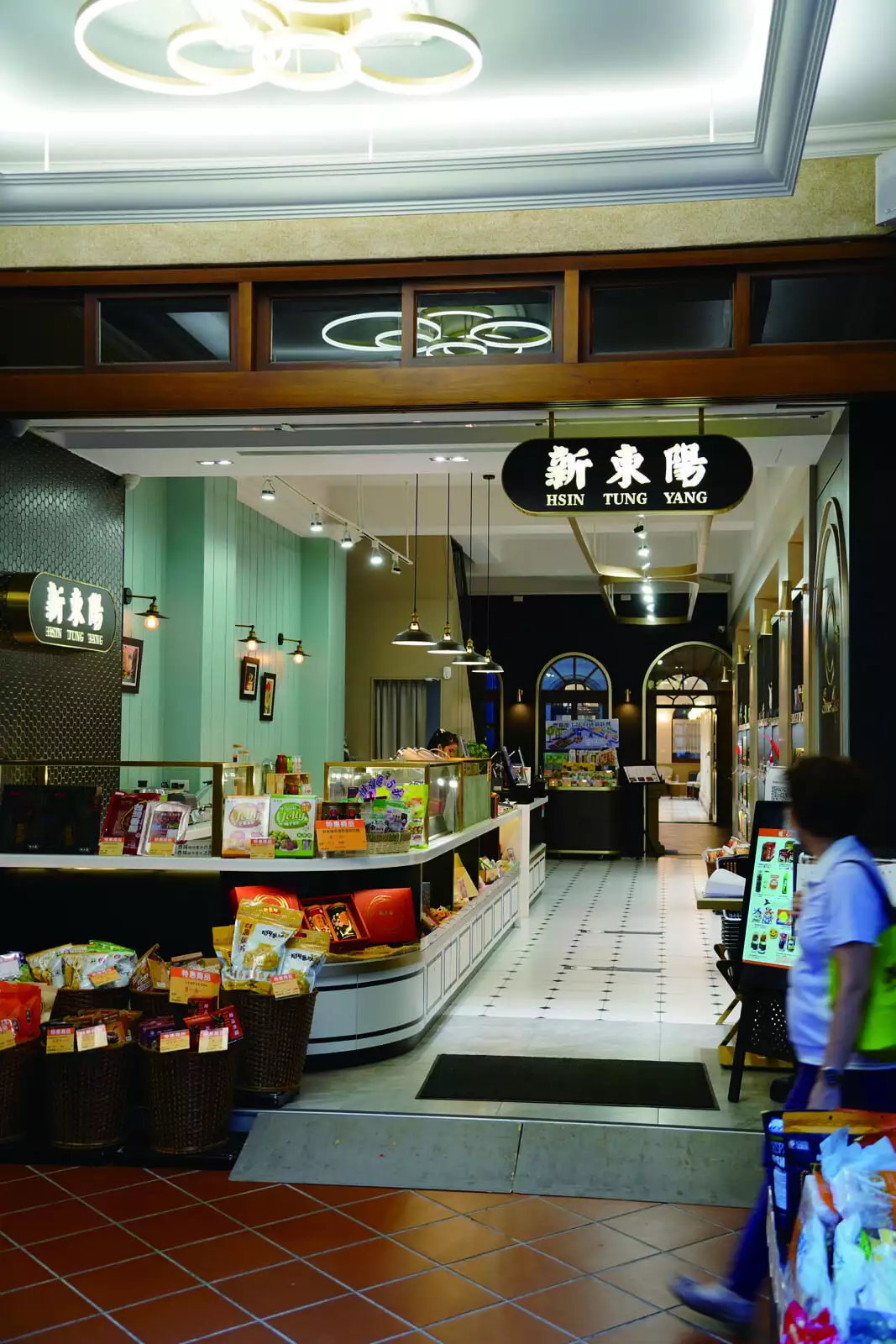 台灣許多企業的起家厝都在迪化街上，新東陽就是其中之一。圖片來源：四塊玉文創授權。