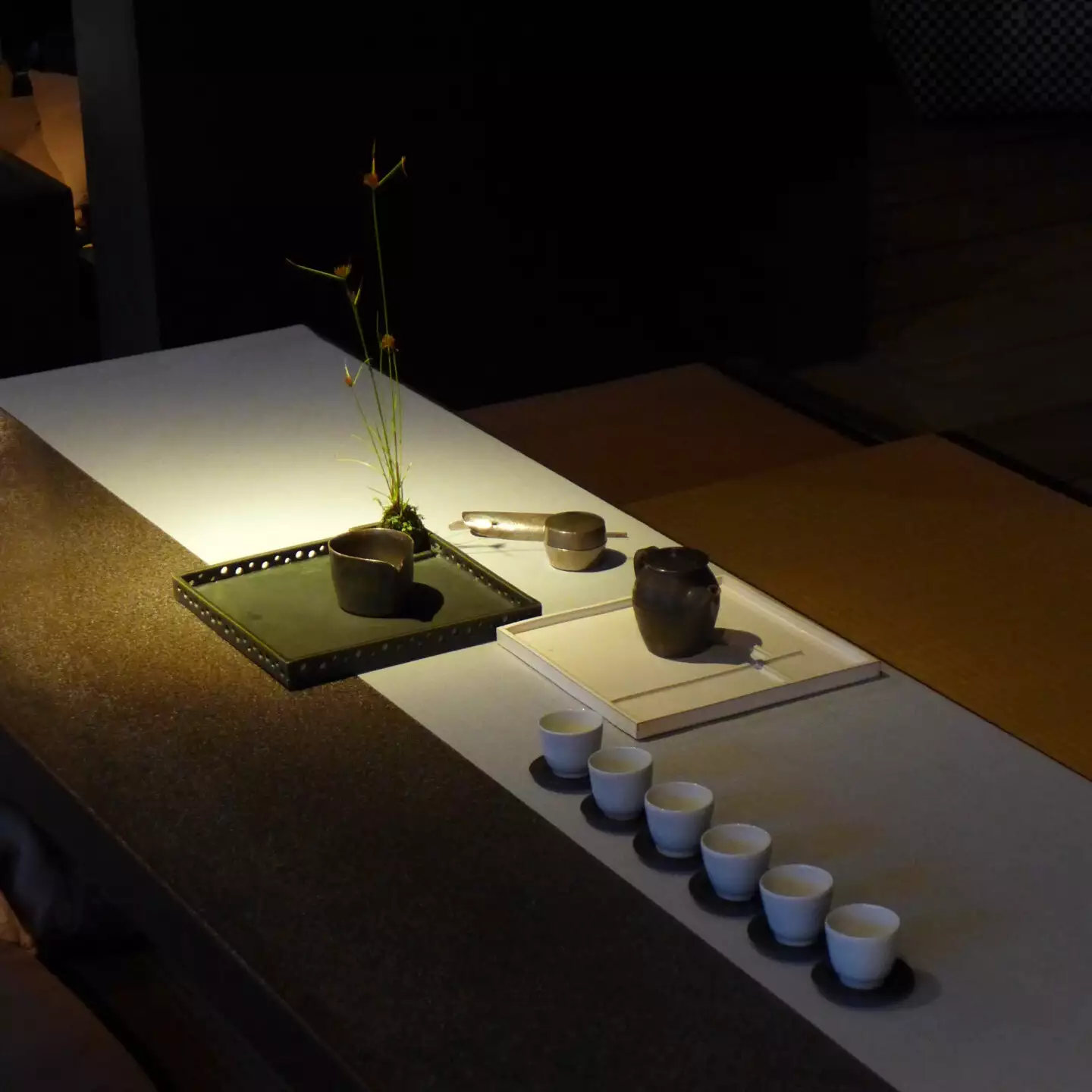 現代茶藝可在茶席的設計上發揮創意。圖片來源：余舜德。