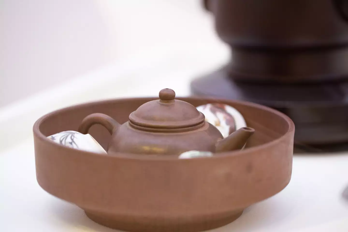 盛裝茶壺和薄胎小杯的茶船。圖片來源：研之有物；茶具所有：郭國文。